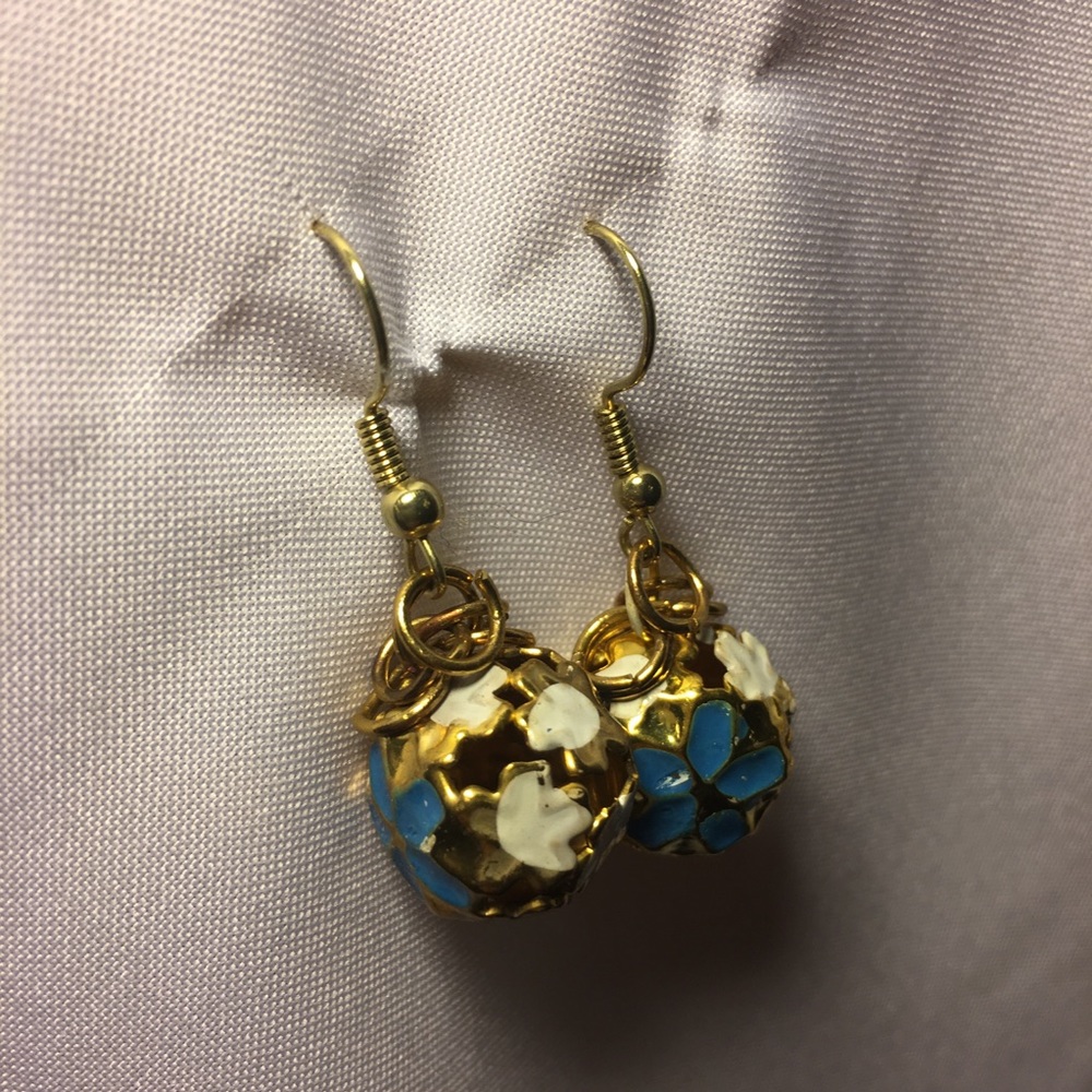 Earrings made from reclaimed jewelry - Picture 2 of 4